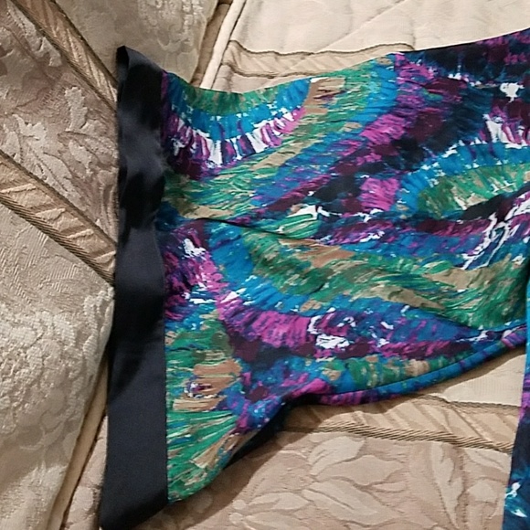 V-neck with bell sleeves - Picture 2 of 3